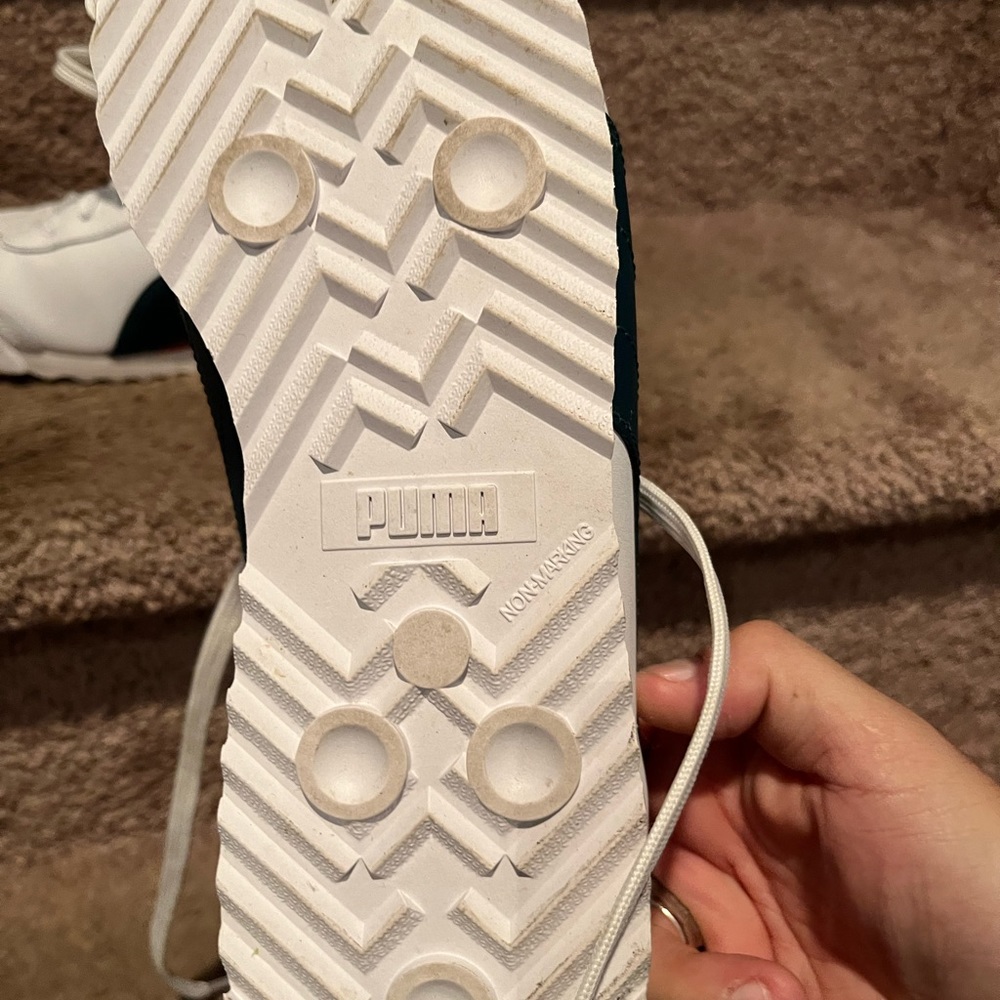 Puma Roma Sneakers size 9 gorgeous & so stylish Comes with box. Clean like new🇮🇹 - Picture 10 of 11